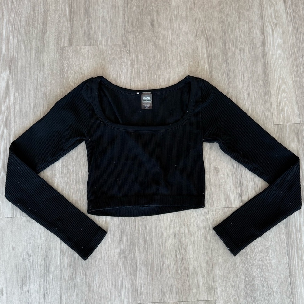 Aritzia Black Sunday Best Cropped Longsleeve Shirt